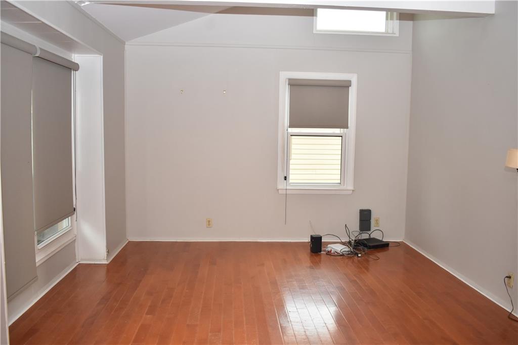 225 King Street Property Photo 9