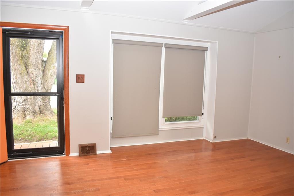 225 King Street Property Photo 10
