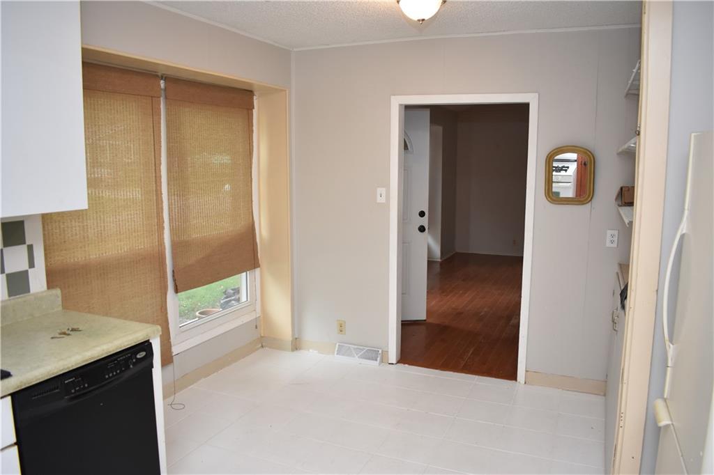 225 King Street Property Photo 11