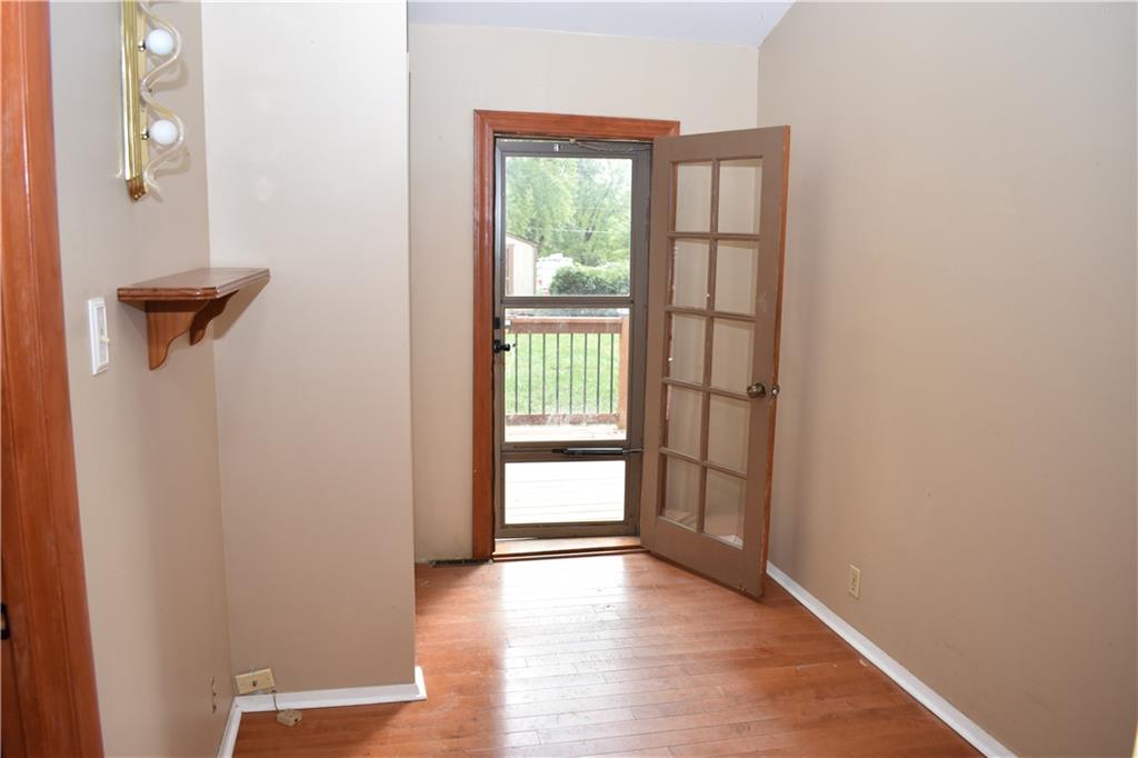 225 King Street Property Photo 14