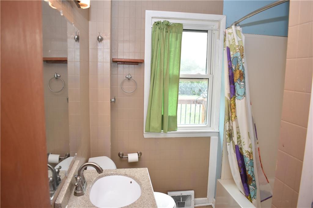 225 King Street Property Photo 19