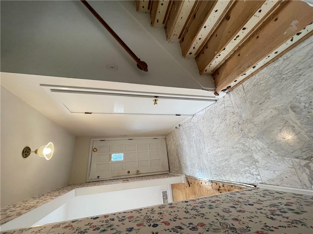 6926 W 101st Street Property Photo 3