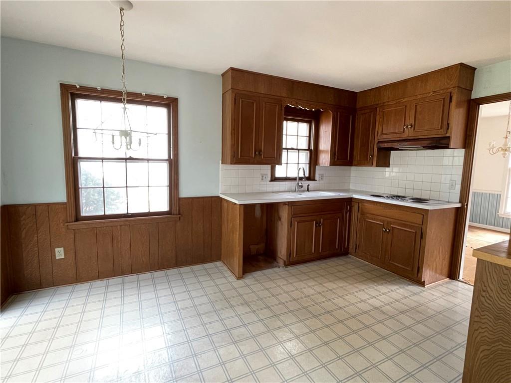 6926 W 101st Street Property Photo 4