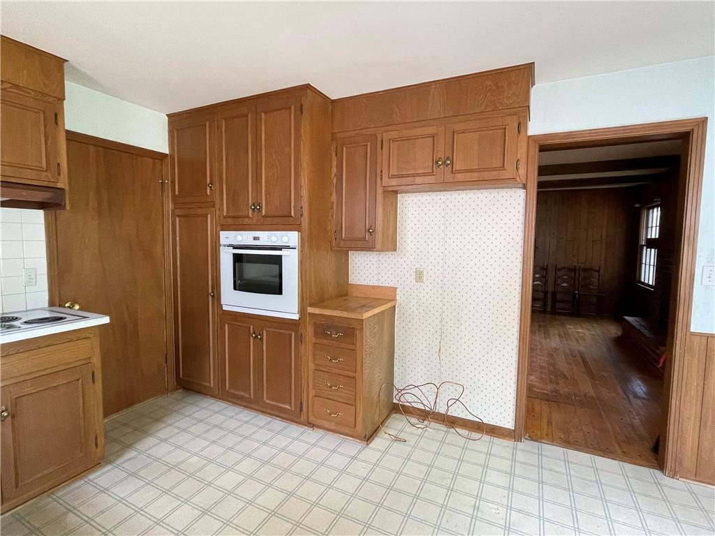 6926 W 101st Street Property Photo 5