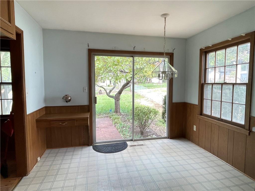 6926 W 101st Street Property Photo 6