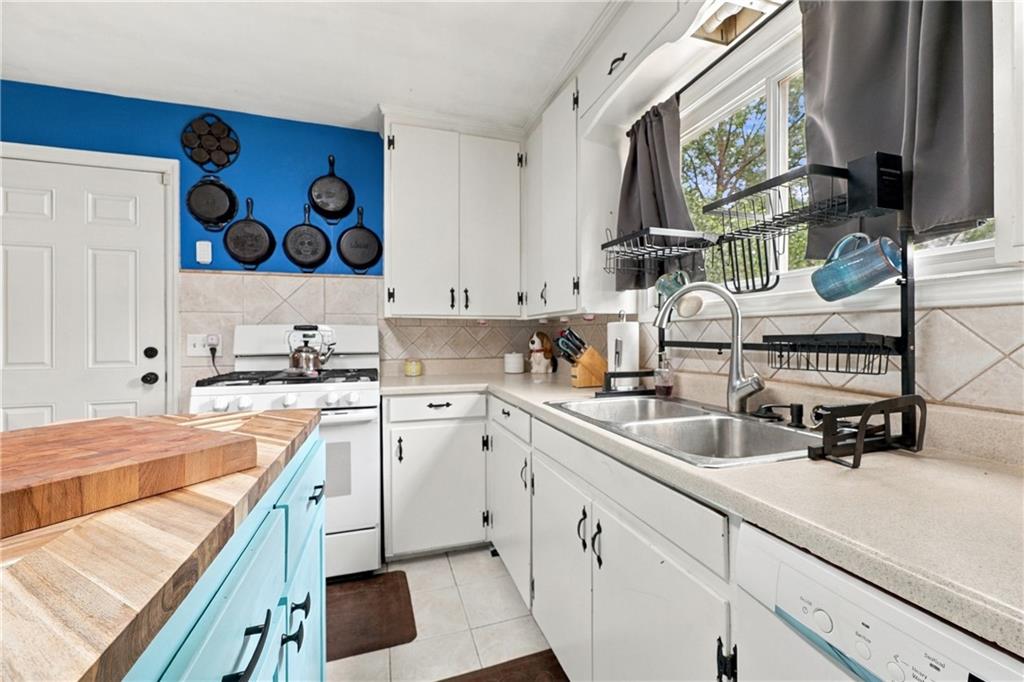 8427 Jame A Reed Road Property Photo 9