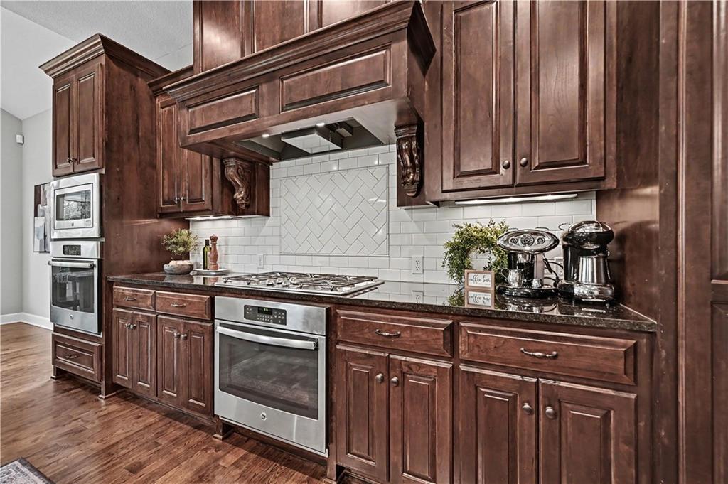 10812 W 153rd Street Property Photo 19