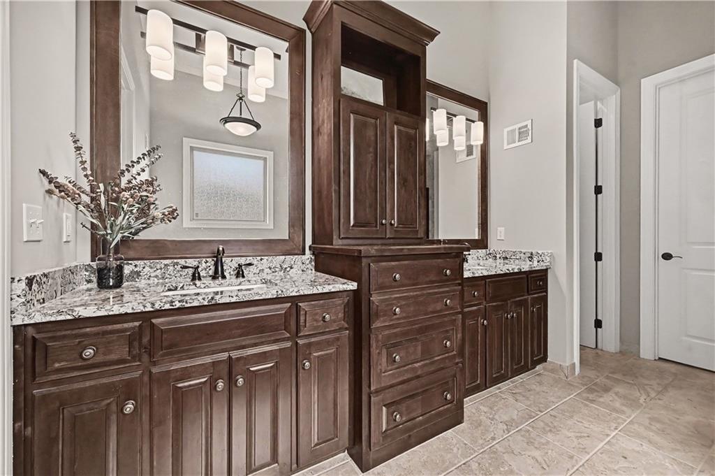 10812 W 153rd Street Property Photo 22