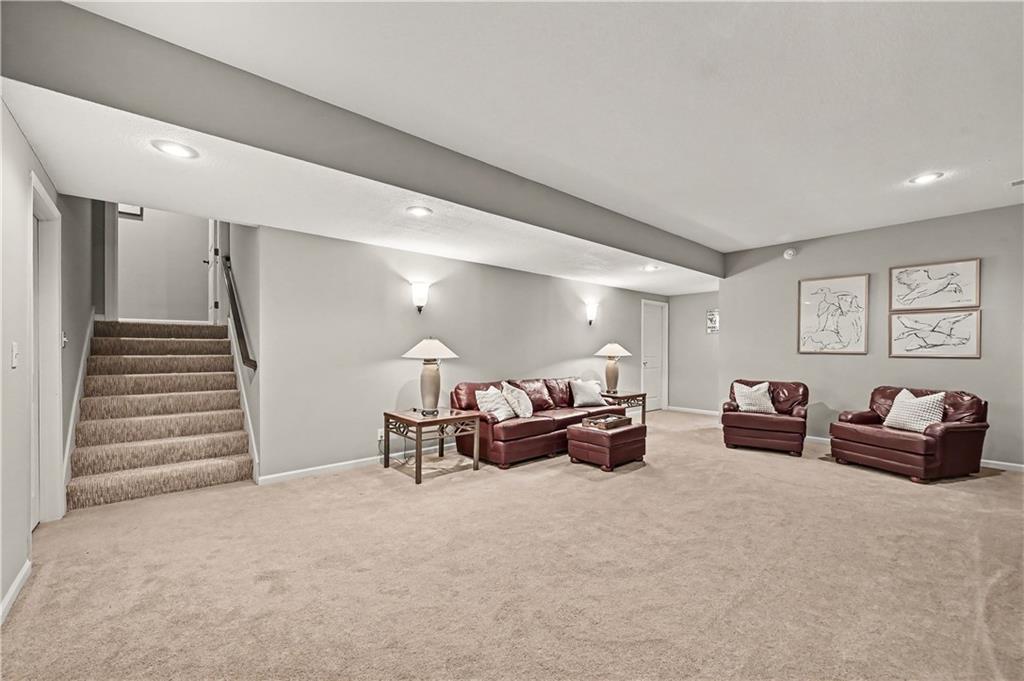 10812 W 153rd Street Property Photo 40