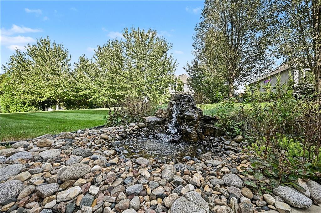 10812 W 153rd Street Property Photo 47