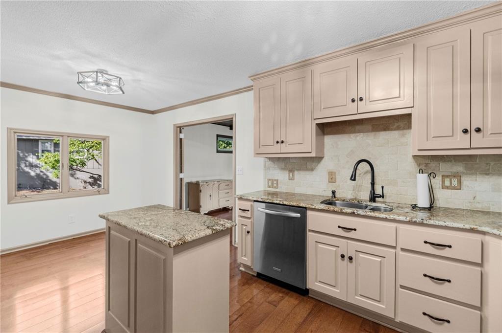 1003 N Garner Street Property Photo 6