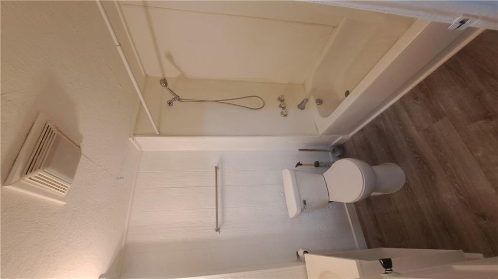 802 W Valley Street Property Photo 3