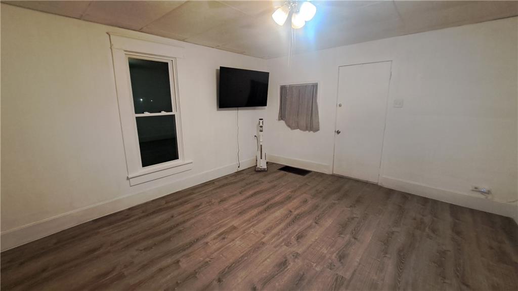 802 W Valley Street Property Photo 9