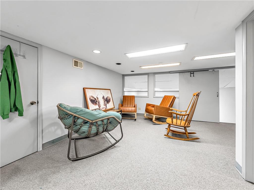 319 & 321 Delaware Street Property Photo 15