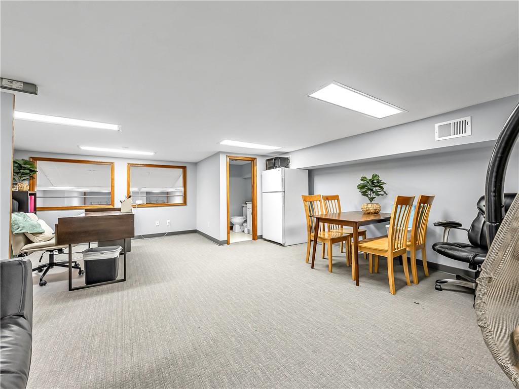 319 & 321 Delaware Street Property Photo 17