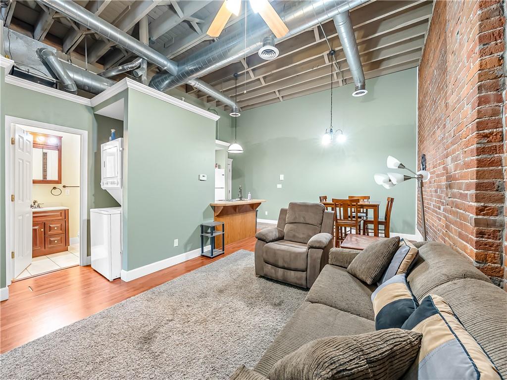 319 & 321 Delaware Street Property Photo 45