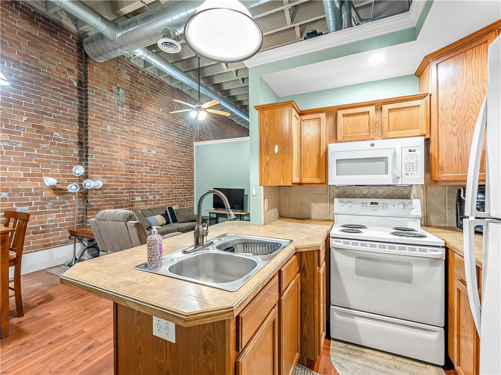 319 & 321 Delaware Street Property Photo 46