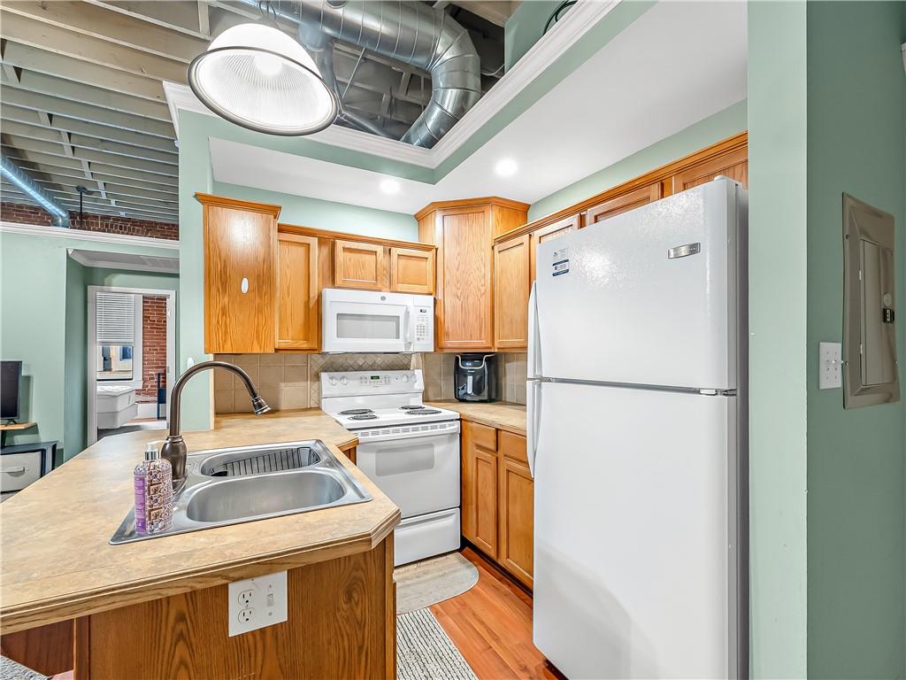 319 & 321 Delaware Street Property Photo 47