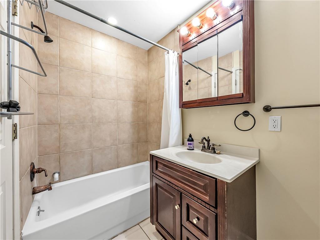 319 & 321 Delaware Street Property Photo 62