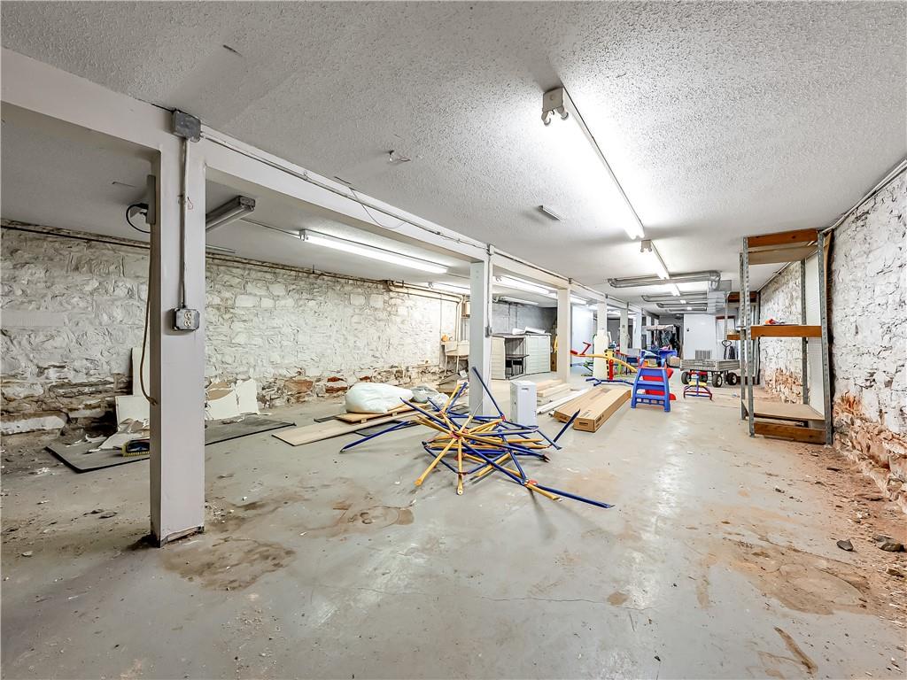 319 & 321 Delaware Street Property Photo 68