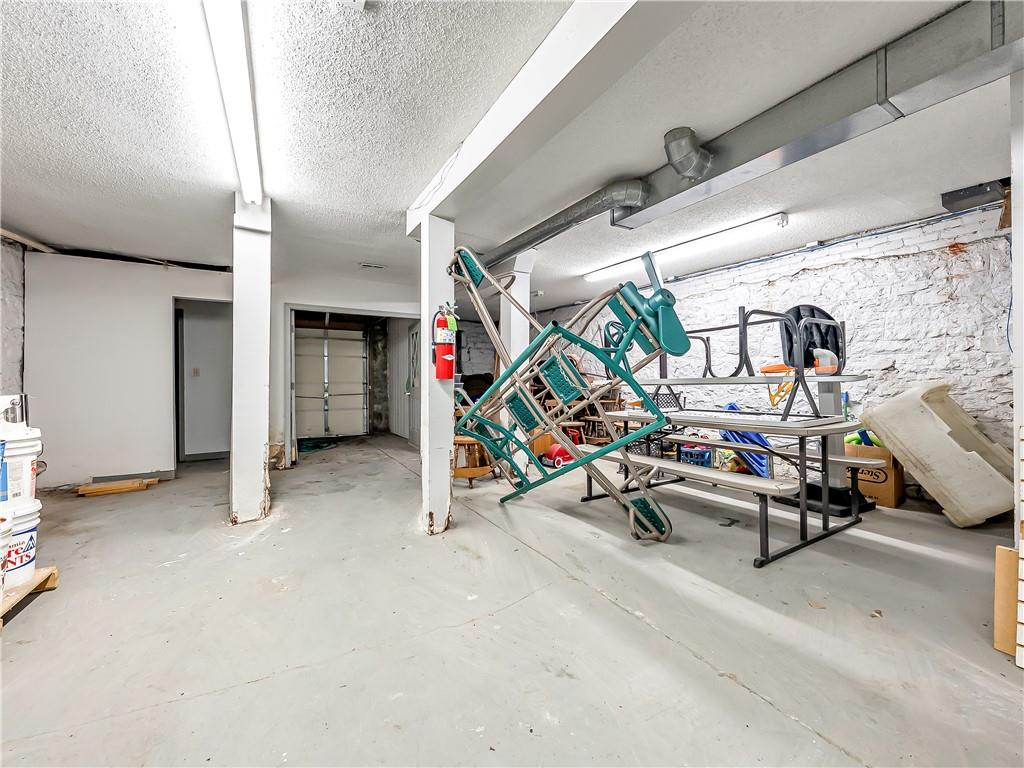 319 & 321 Delaware Street Property Photo 69