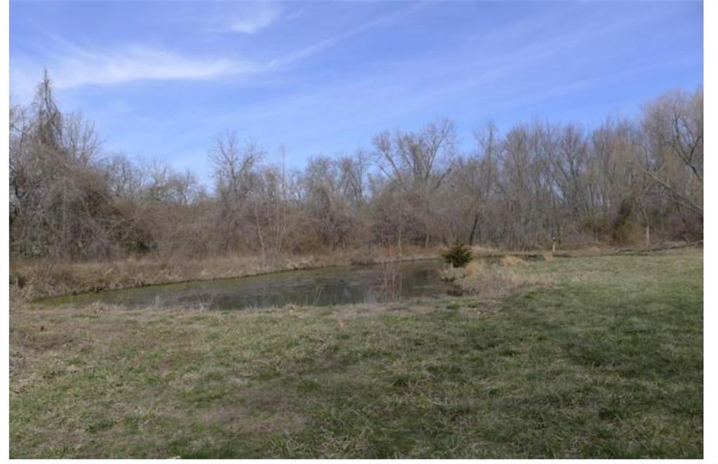 11740 Parallel Parkway Property Photo 3