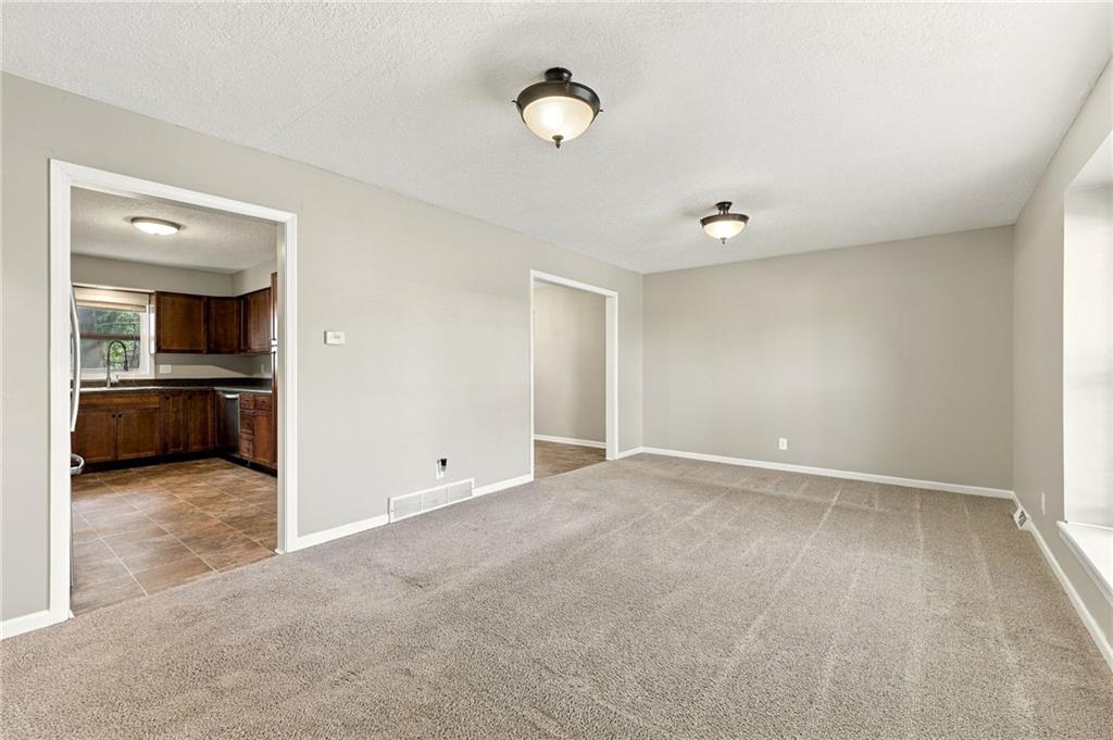 311 E Washington Street Property Photo 9