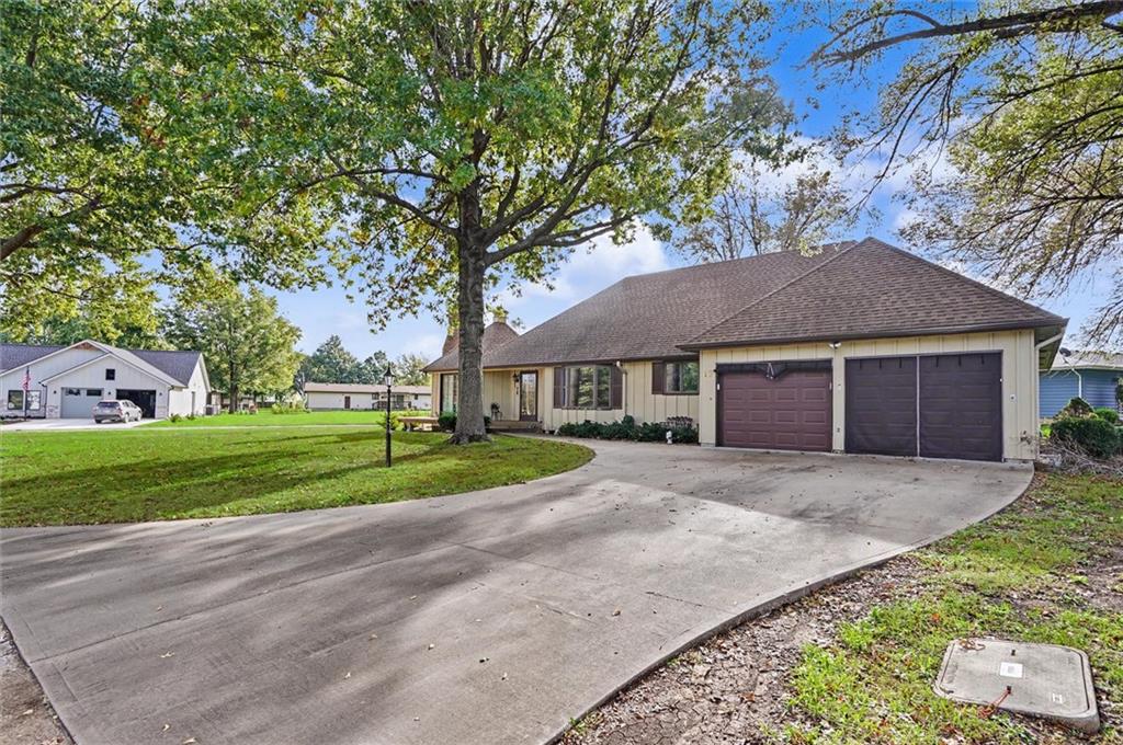 17 Lakeridge Road Property Photo 2