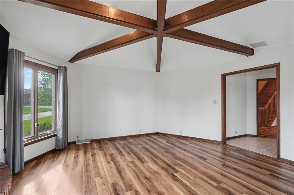 17 Lakeridge Road Property Photo 8