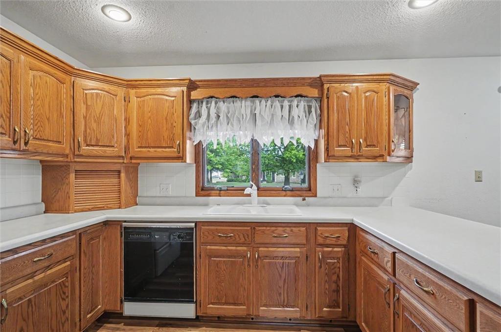 17 Lakeridge Road Property Photo 11