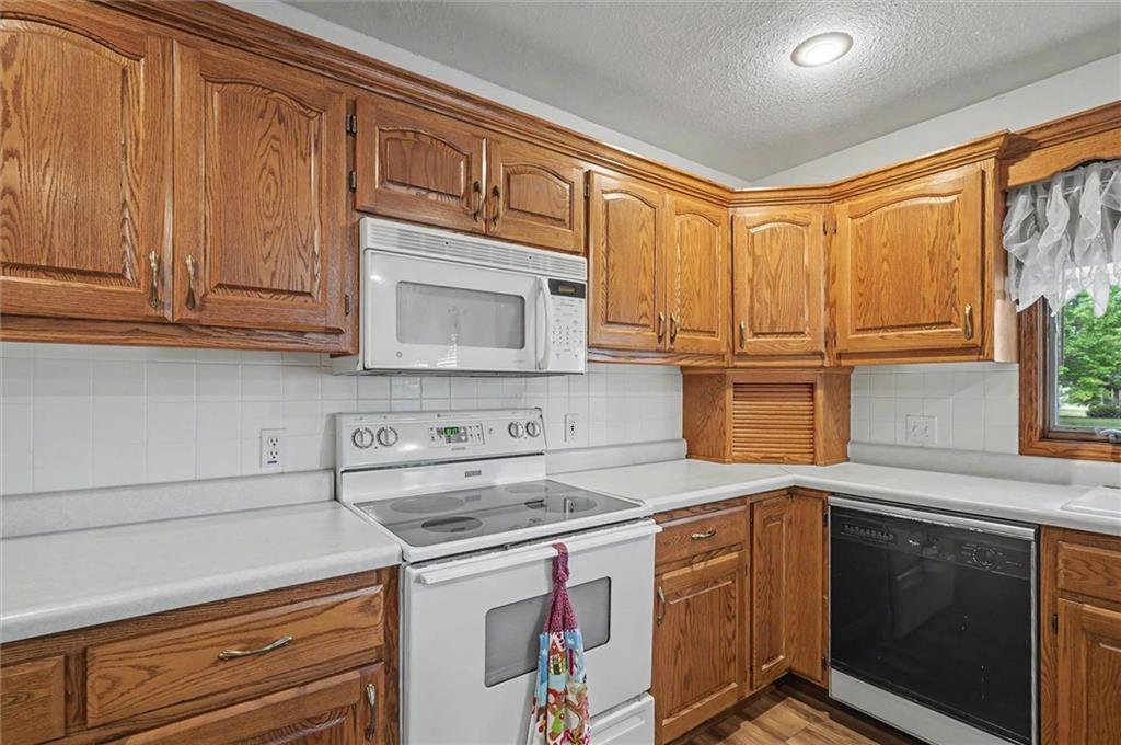 17 Lakeridge Road Property Photo 12