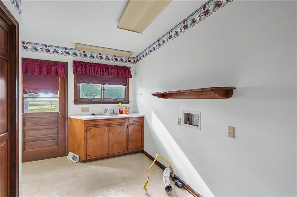 17 Lakeridge Road Property Photo 15