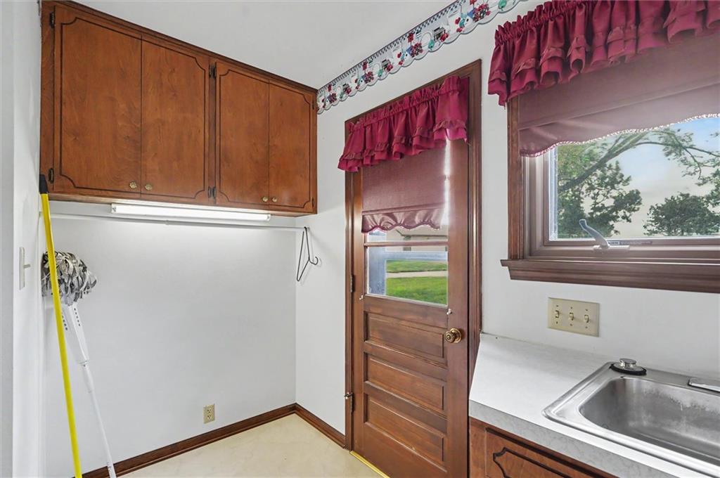 17 Lakeridge Road Property Photo 16