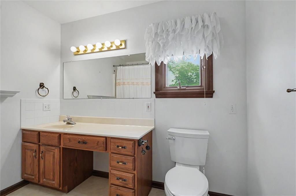 17 Lakeridge Road Property Photo 19
