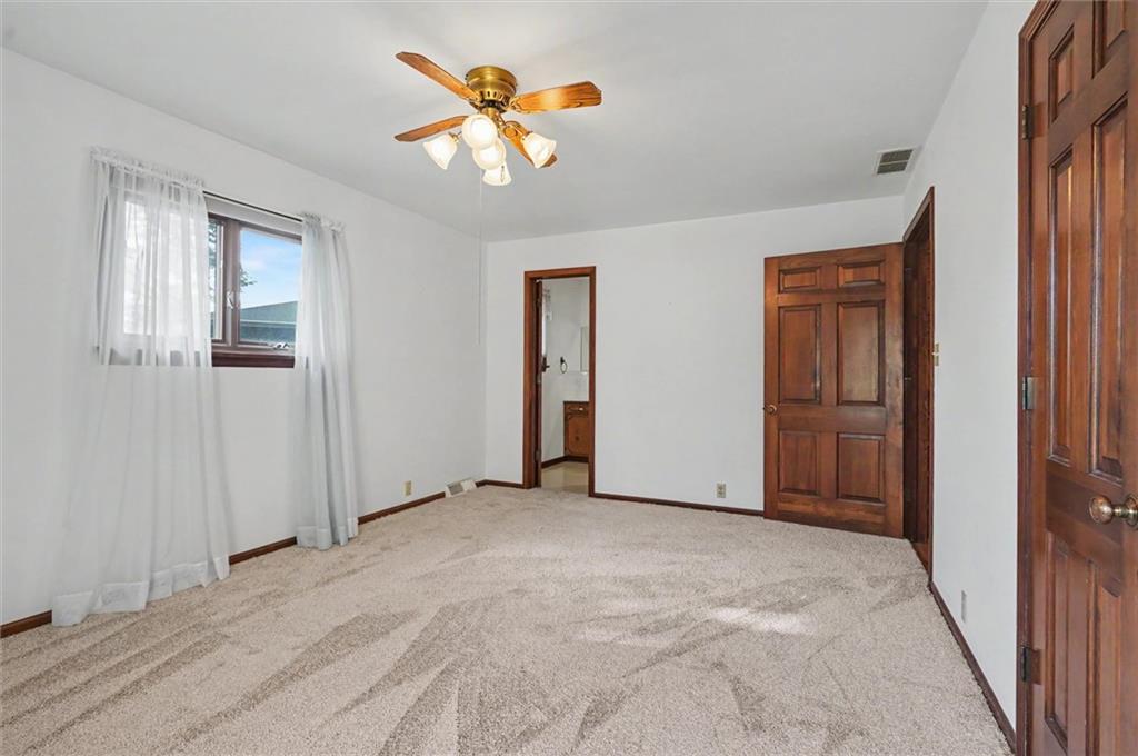 17 Lakeridge Road Property Photo 22