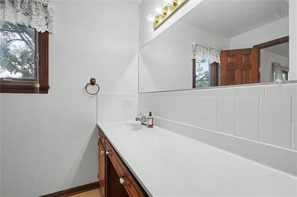 17 Lakeridge Road Property Photo 24
