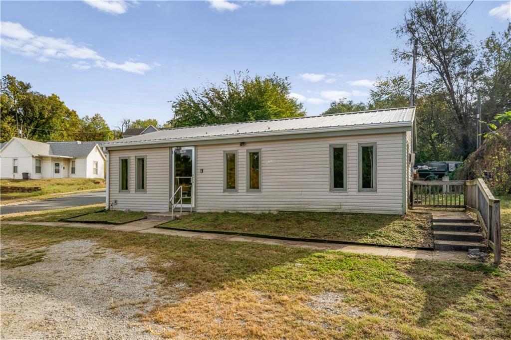 4903 King Hill Avenue Property Photo 3