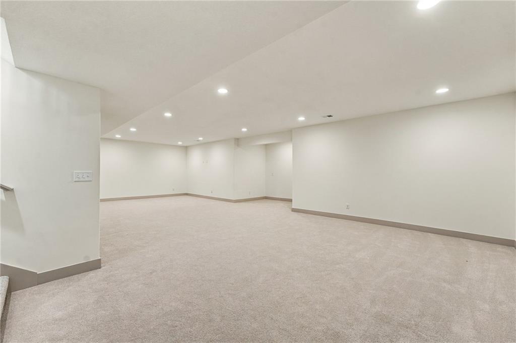 2605 Ne Crestview Street Property Photo 33