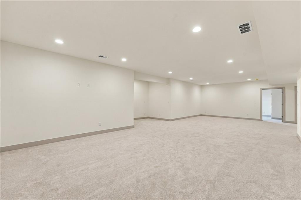 2605 Ne Crestview Street Property Photo 35