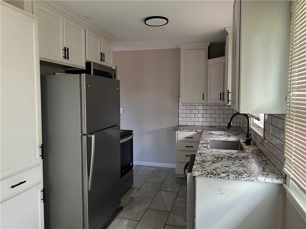 502 Nw Central Street Property Photo 4