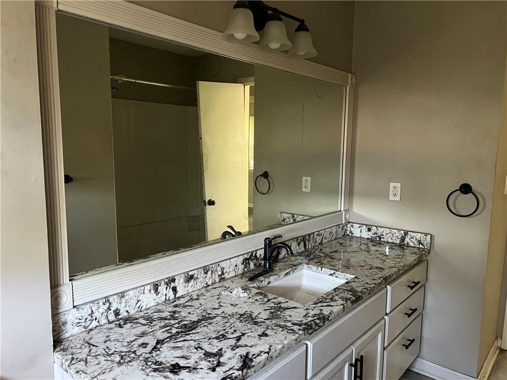 502 Nw Central Street Property Photo 12