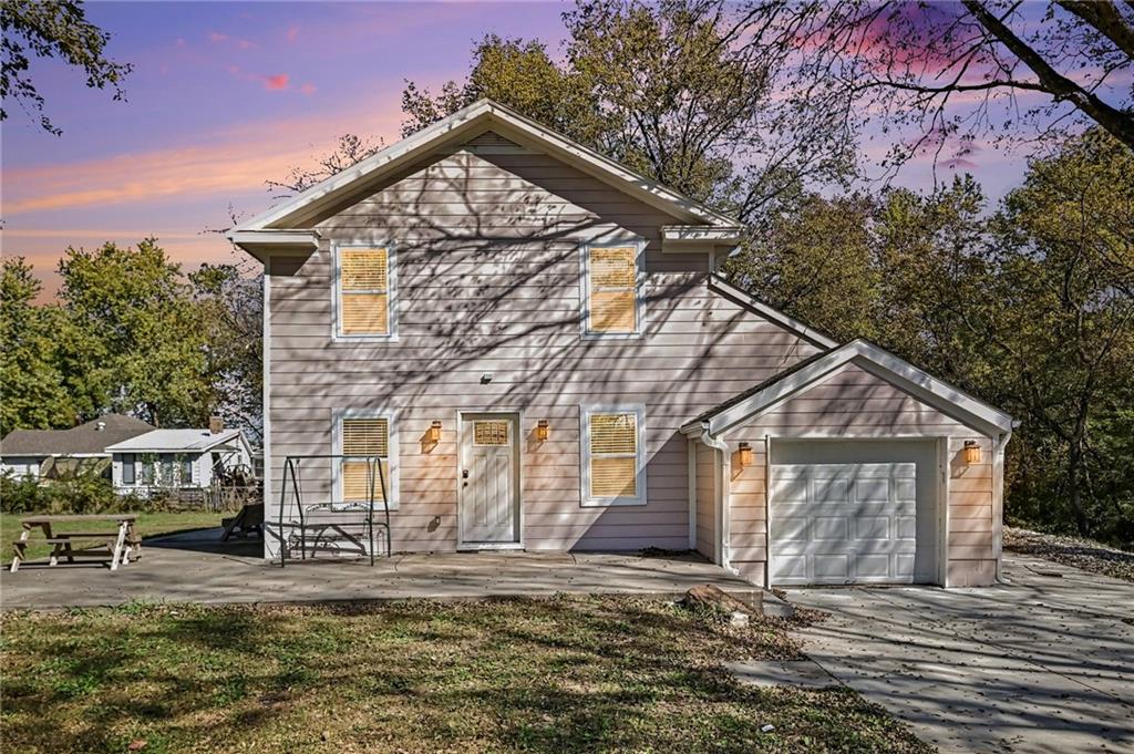 190 4th Street Property Photo 2