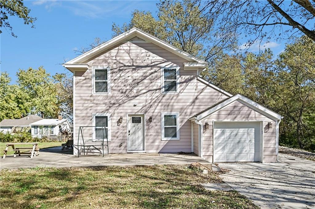 190 4th Street Property Photo 3