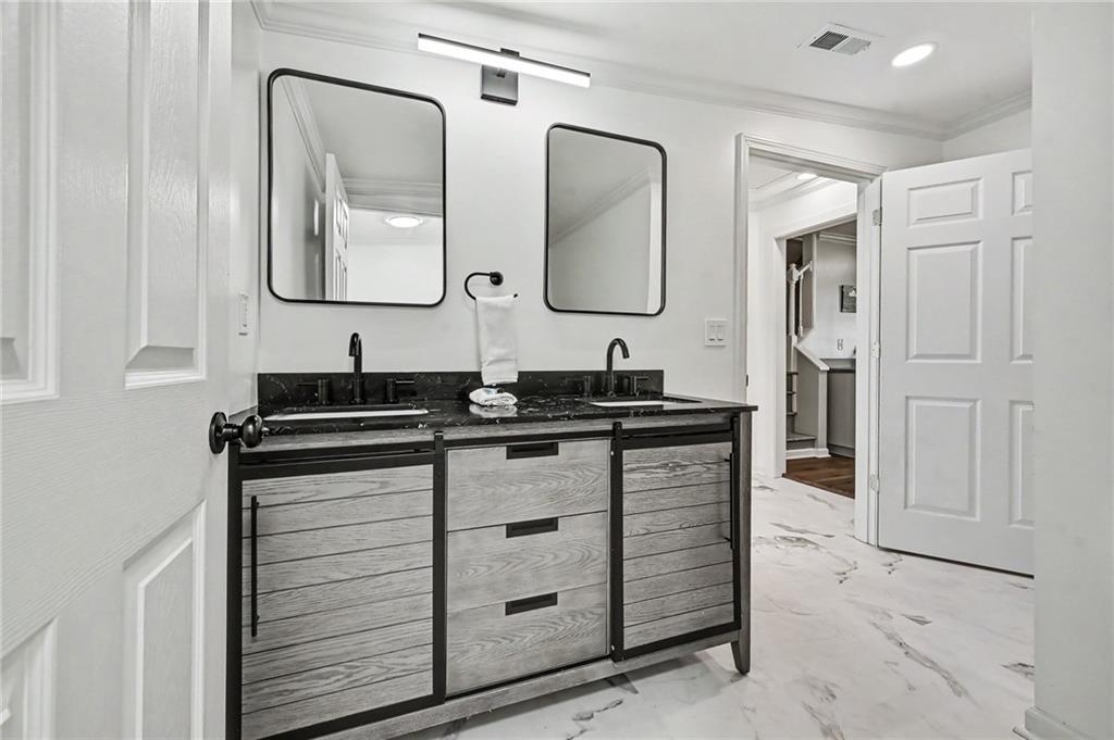 190 4th Street Property Photo 15
