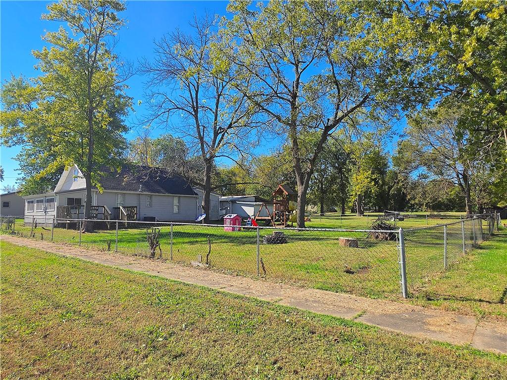 923 S Walnut Street Property Photo 3