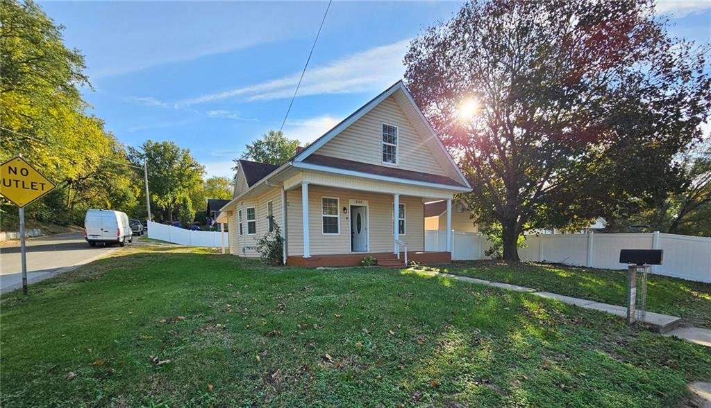 1324 Hickory Street Property Photo 2