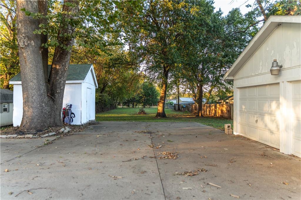 639 E Yerby Street Property Photo 21