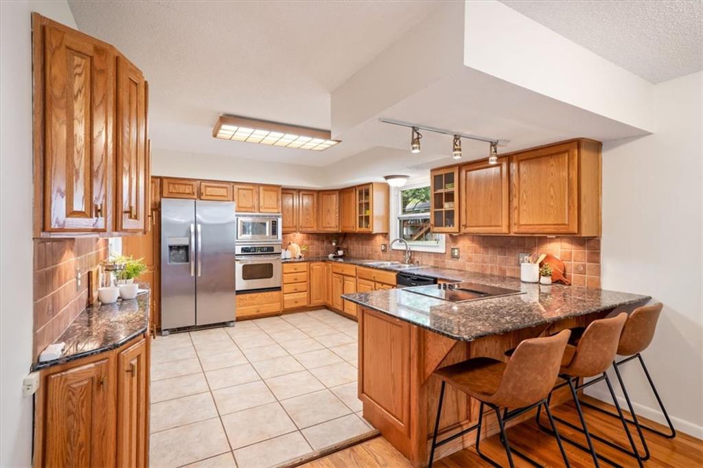 912 W 98th Street Property Photo 3