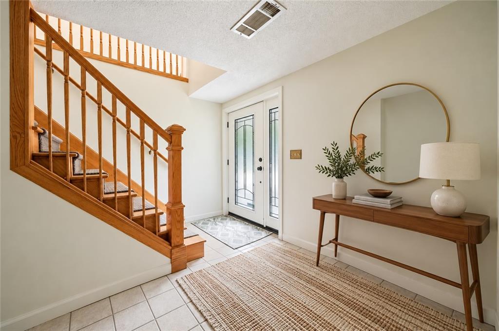 912 W 98th Street Property Photo 8