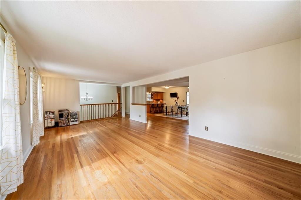912 W 98th Street Property Photo 10